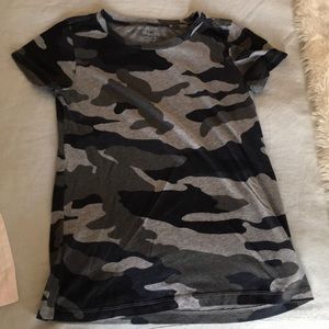 J CREW TEE, SIZE XS